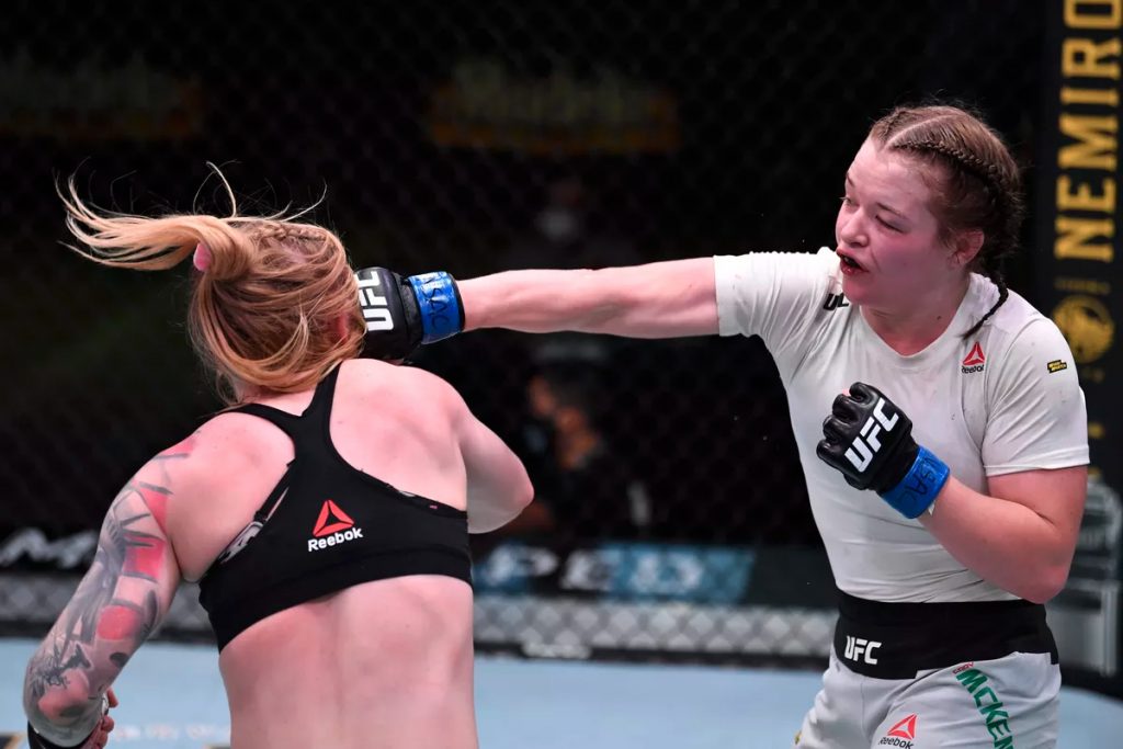 Cory McKenna stuns Kay Hansen; 30 seconds of chaos!